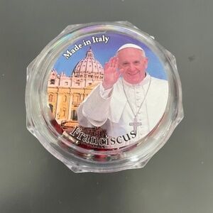 NEW Blessed Catholic Rosary Rose Scented Beads Pope Francis / Papa Francisco